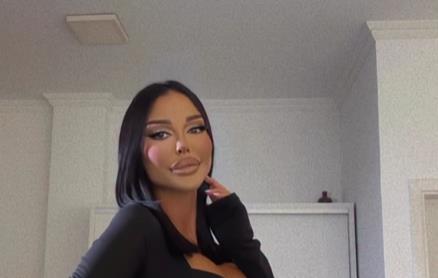MAJA MARINKOVIĆ POKAZALA SVE ATRIBUTE SA SVIH STRANA! Vrelim snimkom zapalila društvene mreže: Grudi i zadnjica u prvom planu (FOTO)