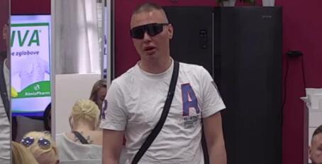 BIO JE OPASAN FRAJER, PA SE IZDEFORMISAO OPERACIJAMA! Evo čime se sada bavi Brendon: Prekršio je važno pravilo kod Mitrovića...