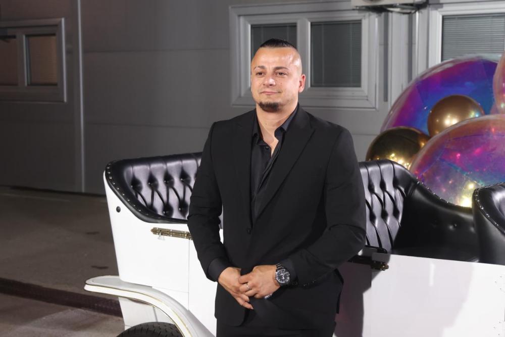TERZA POKAZAO NOVU DEVOJKU! Dan pred ulazak u "Elitu" otkrio da je ponovo zaljubljen: Evo ko je i kako izgleda atraktivna plavuša! (FOTO)
