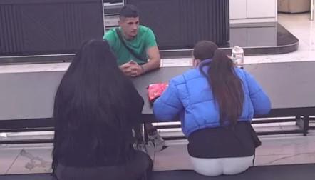 DEJANU SE ZAPRAVO POSREĆILO! Pre Elite plaćao za intimne odnose sa muškarcem, a sada će Uki da ga voli besplatno: Hit scena u rijalitiju (VIDEO)