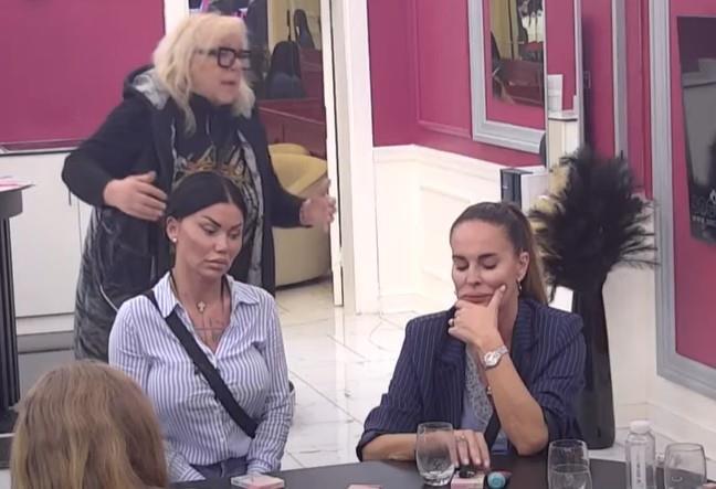 KAČAVENDA I ZORICA MARKOVIĆ ZARATILE NA KRV I NOŽ! Pao ozbiljan sukob tokom emisije uživo, desio se haos (VIDEO)