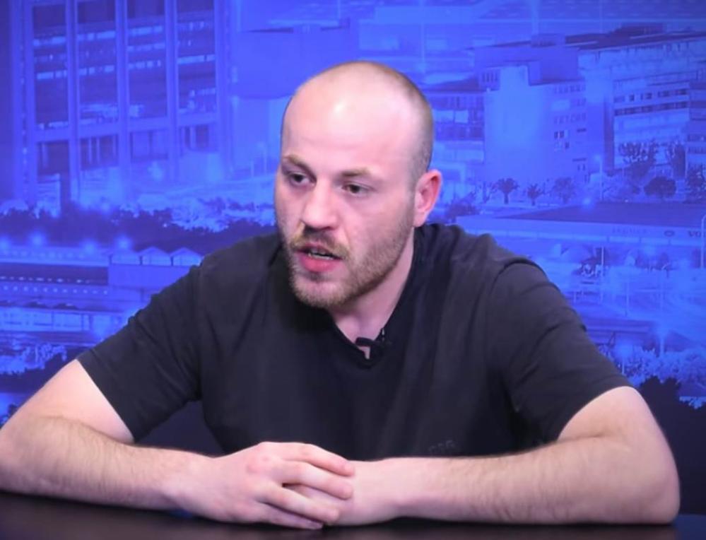 U petak nakon 4 godine izašao iz zatvora, sad opet iza rešetaka: Reper mora da odluži još 18 meseci