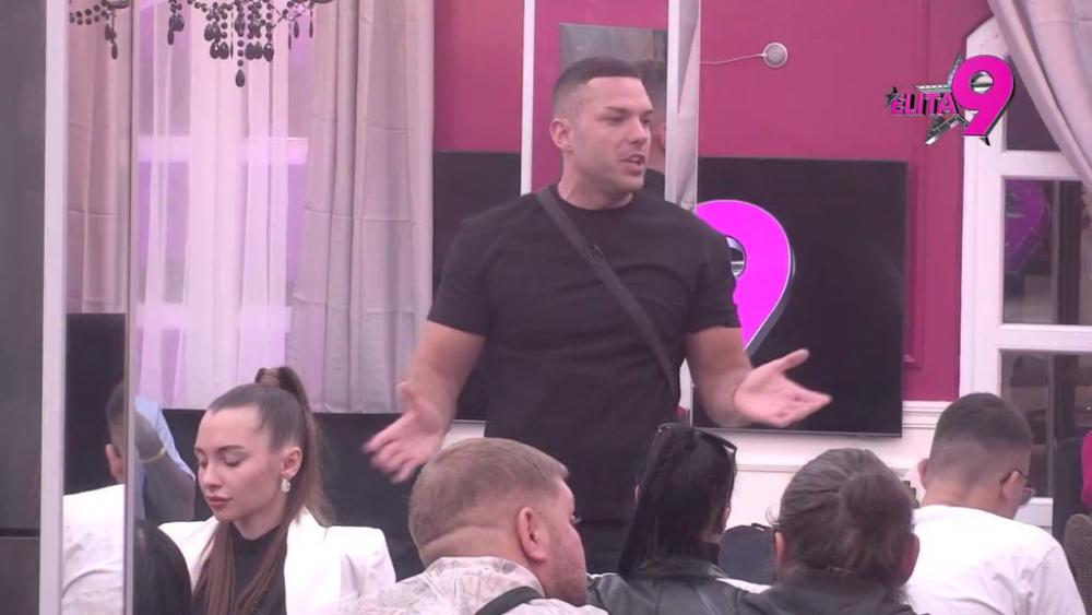 PUČE PRIJATELJSTVO: Mića napao Anđela, on kao nikad zarežao na njega! Ovo niko nije očekivao (VIDEO)