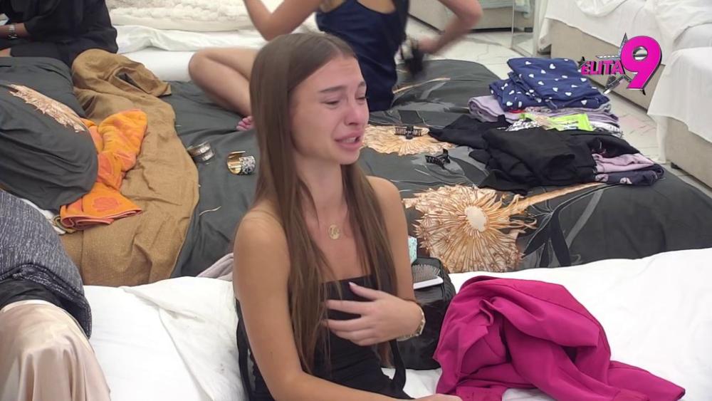 Suzama poplavila Belu kuću: Sara se raspala od tuge za Ivanom! Jeca na sav glas i moli ga za još jednu šansu (VIDEO)