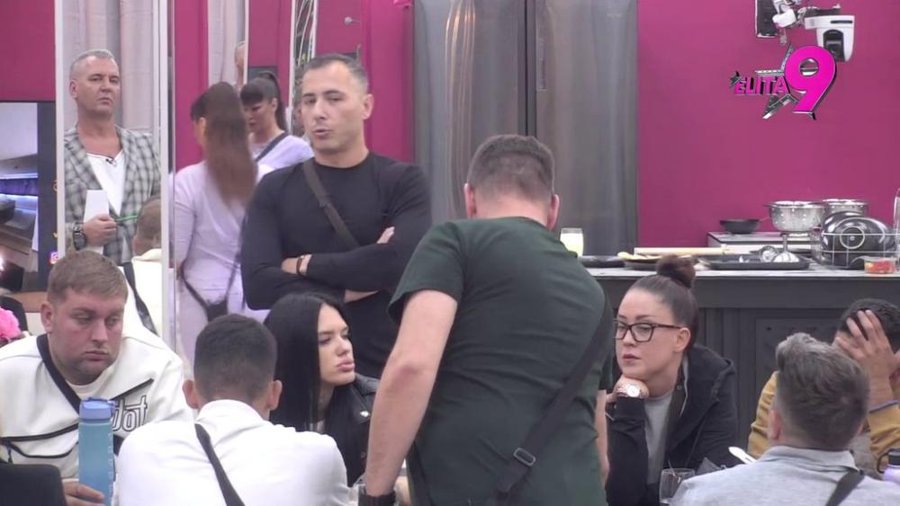 ŠOK! Miki progutao sve Ivanove uvrede upućene Peji: Priznao da li podržava vezu brata i Ene, ovo su detalji njihvog odnosa! (VIDEO)