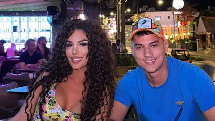 LJUBAV CVETA! Peja i Ena napustili Srbiju, pa pokazali kako uživaju: Bahate se i ne skidaju osmeh s lica (FOTO)