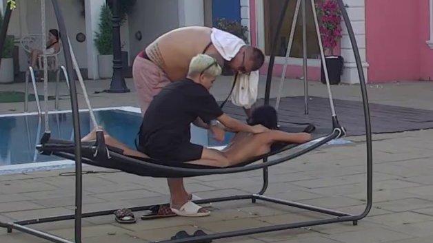 Beži manijače: Janjušu umalo pozlilo od Majinog vrelog tela, nije mogao da joj odoli! (VIDEO)