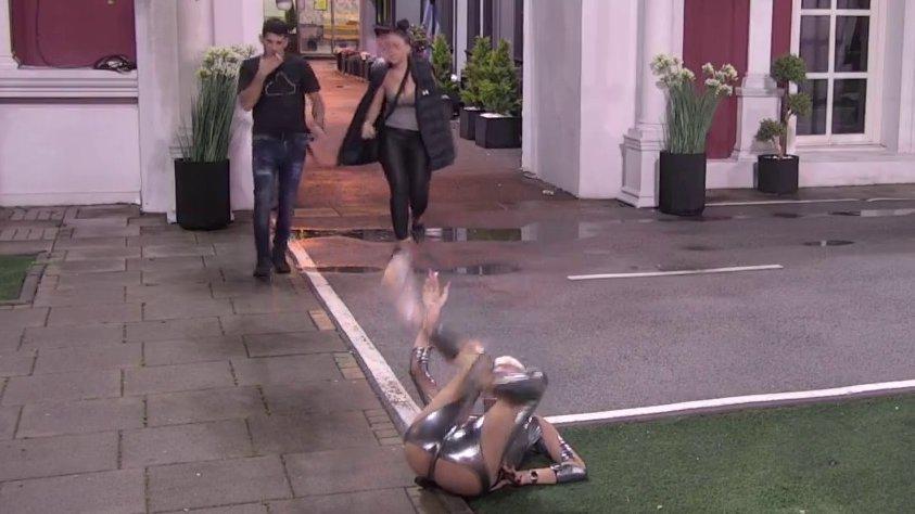 Treći pad Uroša Stanića za jedno veče! Štikle ga opet izdale, Ivana i Dejan Ketić priskočili da pomognu! (VIDEO)