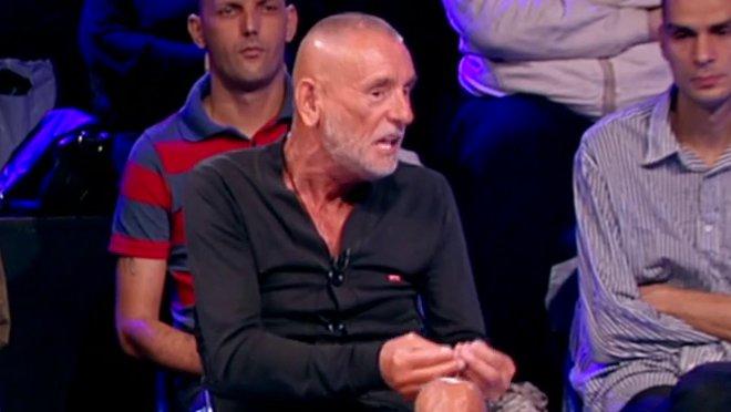 ORE SE ŠIMANOVCI! Gledalac žestoko udario po Mići, spomenuo mu ćerku, pa osetio njegov gnev (VIDEO)