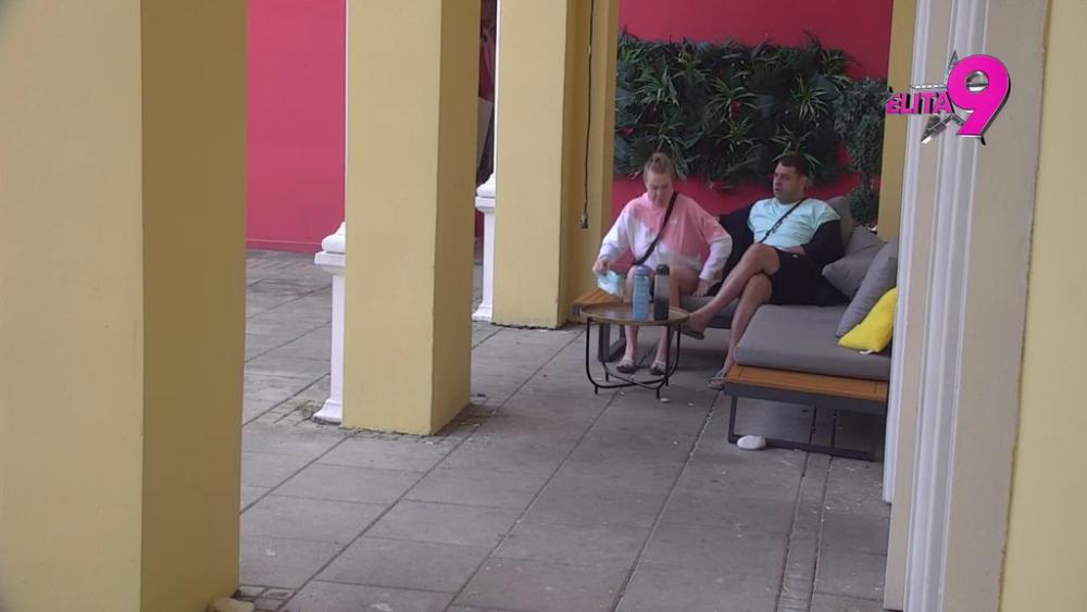 Leti perje na sve strane! Advokatica se naoštrila na obračun sa Ivanom, pa zaratila sa Pečenicom! (VIDEO)