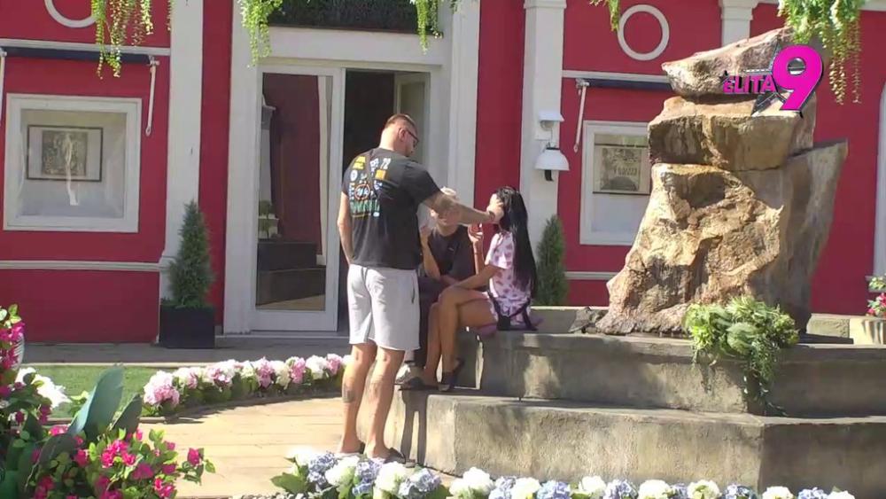 PRCKO IPAK NE MOŽE BEZ ŽAKLINE?! Janjuš svu svoju pažnju posvetio Maji, pronašao način da joj se maksimalno približi! (VIDEO)