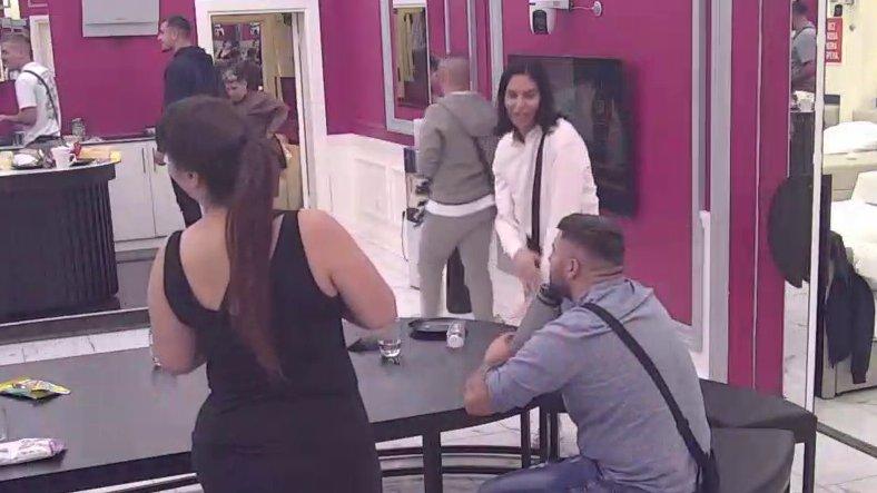 Nije prošlo ni pet dana, a već proradila ljubomora: Mina i Alibaba zaratili, više se neće družiti! (VIDEO)