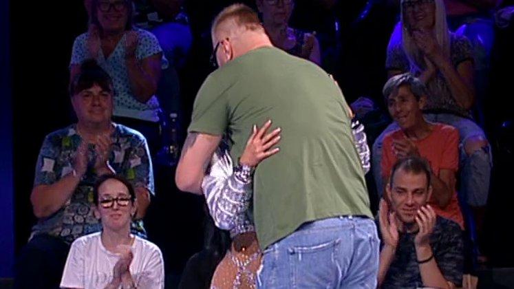 KAO U STARA DOBRA VREMENA! Janjuš zagrlio Maju po ulasku u studio, pa priznao: Taj žar se NIKADA NIJE UGASIO! (VIDEO)