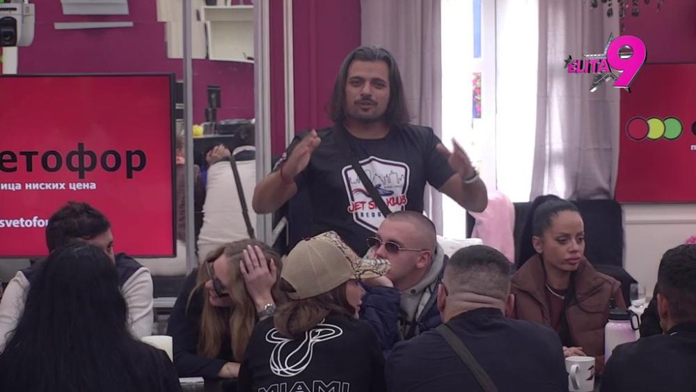 ODRŽAO IM LEKCIJU! Bora Santana žestoko osudio stare učesnike zbog ponašanja! Ilija Pečenica osuo rafal po Vanji: Hodaš kao napaljena fazanica! (VIDEO)