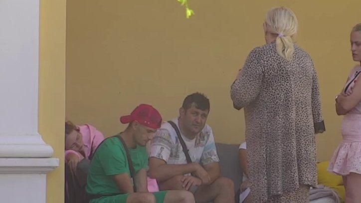 PREŠAO SVE GRANICE: Zorica i Jovana uputile prekor Dejanu zbog načina na koji se udvara Babejićevoj, on rešio da promeni ploču i energiju usmeri ka NOVOJ osobi! (VIDEO)