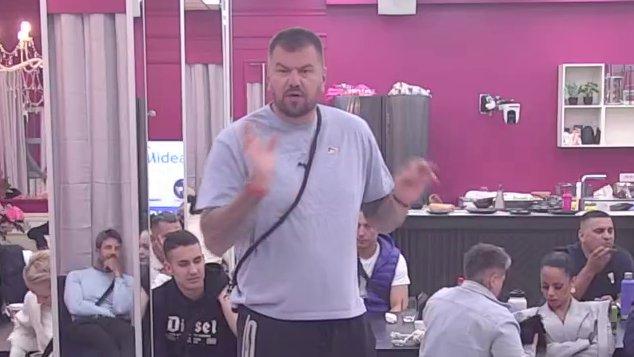 Zakucao za sam kraj: Janjuš obelodanio kada je poslednji put spavao sa Sarom, ona prebledela kao krpa! (VIDEO)