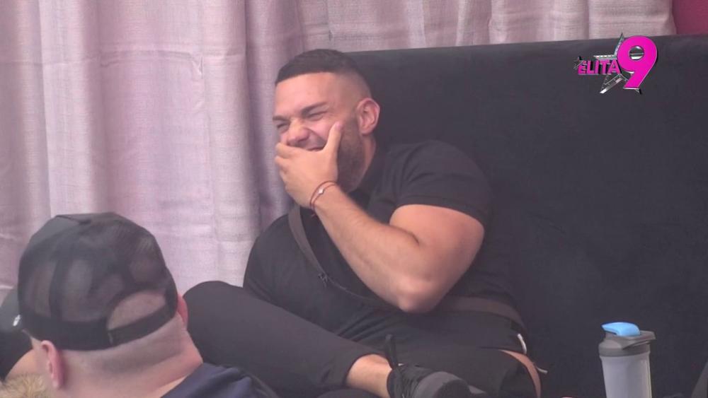 POMUTILA UM I SEBI I NJIMA! Ivan uložio svaki atom snage da preotme Saru od Anđela, Ranković sa osmehom dočekao: Shvatićeš da sam odavno pobedio ovu utakmicu (VIDEO)