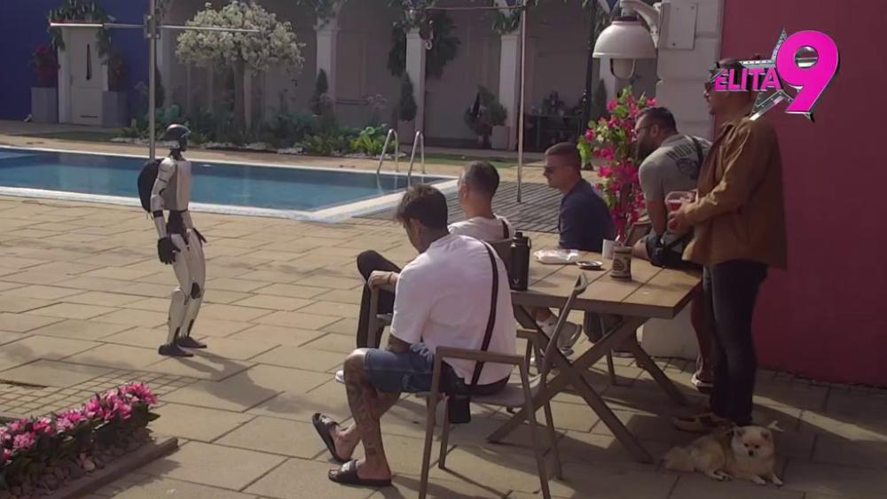 Koliko je lud: Đukić i Toša ponovo prave šou, takmičari popadali od smeha! (VIDEO)