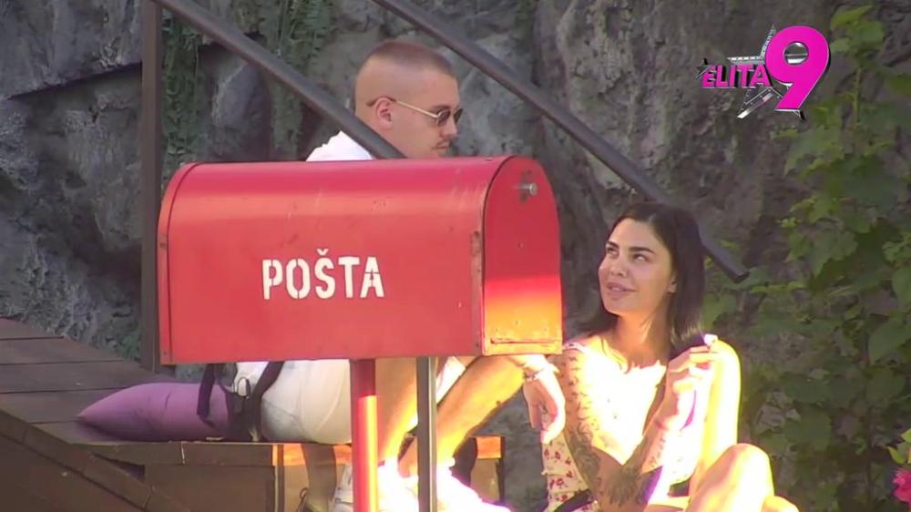 Kapiranje u pogledu: Mina i Dača ne skidaju osmeh na pomen Alibabinog imena, već propričali u šiframa! (VIDEO)