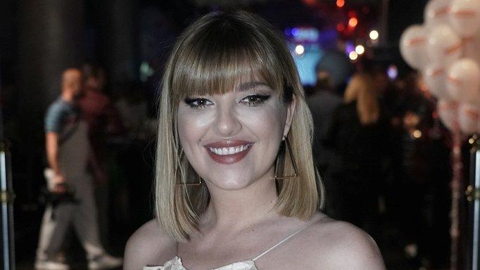 Kijina baka ima 92 godine, a unuci joj priredili IZNENAĐENJE za pamćenje! Evo koliko Kockareva liči na nju (FOTO)