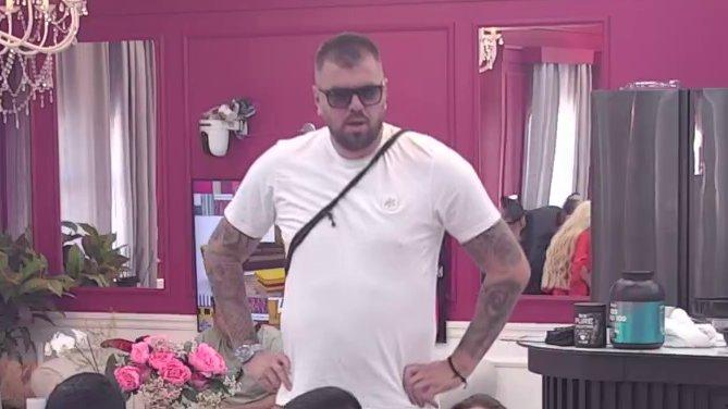 Umislila si da si Bogom dana: Janjuš skratio Sari Šajić krila, istinom je demolirao za sva vremena! (VIDEO)