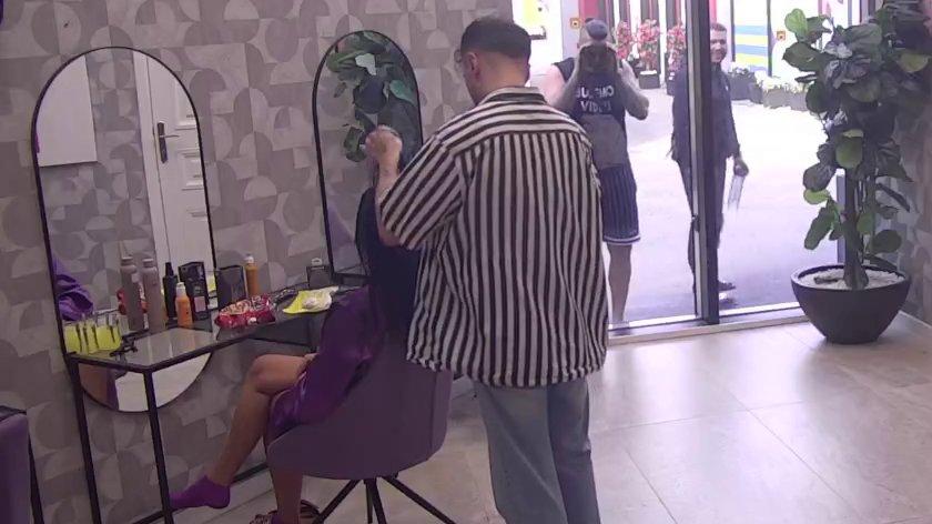Vreme je za ulepšavanje: Otvorio se frizerski salon u Eliti, samo ova učesnica je čekala do jutra! (VIDEO)