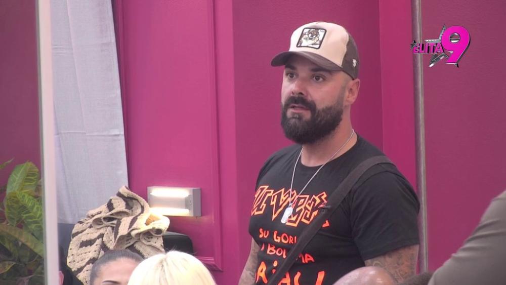 Povlačenje Luke Vujovića: Nakon žestokog sukoba sa Alibabom istripovao da će biti najgori, pa podigao BELU ZASTAVU! (VIDEO)