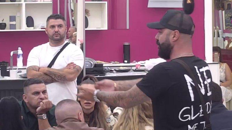 Haos za stolom! Asmin zapušio usta Ivanu, Luka skočio na pomen novca: Ja imam ono što on nema! (VIDEO)