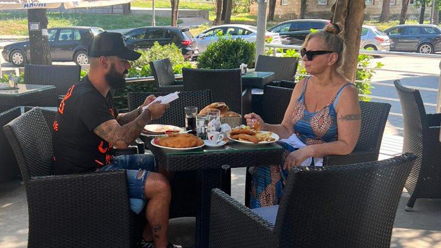 Luka s taštom Groficom obilazi Bileću: Tajni sastanak u Bajinom rodnom mestu, evo šta tamo rade (PAPARACO)