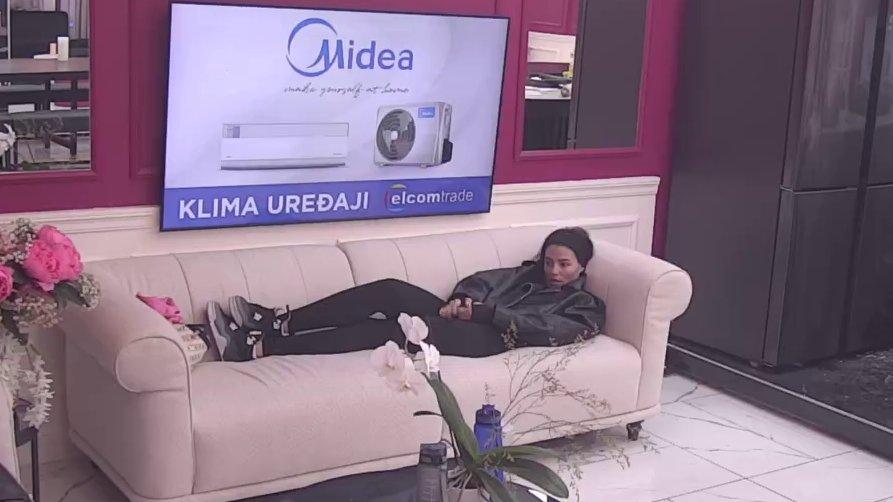 Bez dlake na jeziku: Boginja žestoko oplela po cimerkama, ove tri žene ne može očima da gleda! (VIDEO)