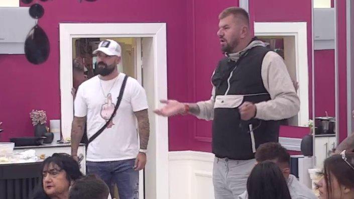 Zamisli koliko treba da budeš psihički bolestan da nekoga lažno braniš?! Janjuš dao svoj sud o Alibabinoj strani priče, pa se osvrnuo na Aneli Ahmić (VIDEO)