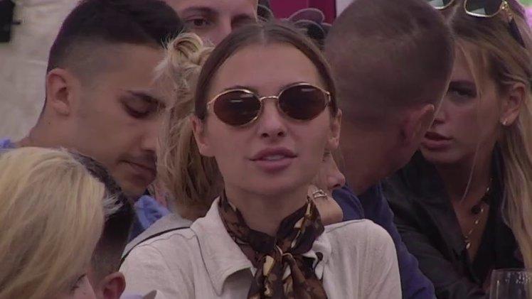 Urnebesno: Sara nakon pomirenja s Ivanom priznala da joj se Anđelo više sviđa! (VIDEO)