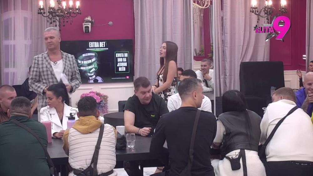 Nisi muško da se ka*aš svaku noć sa drugim! Janjuš pokušava da osvesti Saru, Asmin jednim potezom uništio njeno dostojanstvo: Najjeftinija si devojka... (VIDEO)
