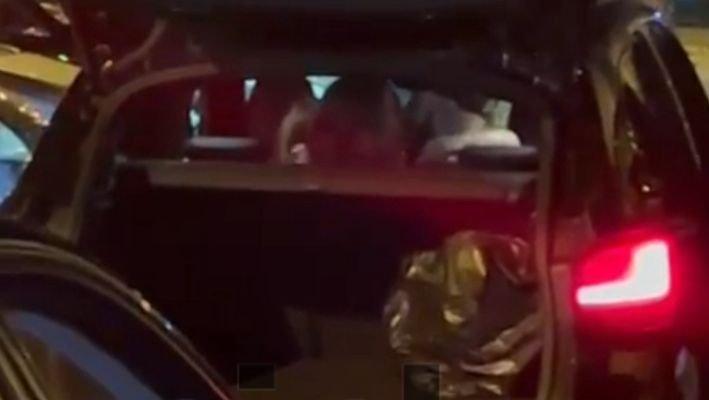 Luka uhvaćen u laži: Pričao da Aneli nikad nije poljubio pred Norom, a ovo je istina! Pogledajte kako ljubi Ahmićevu dok u naručju drži njenu ćerku (VIDEO)