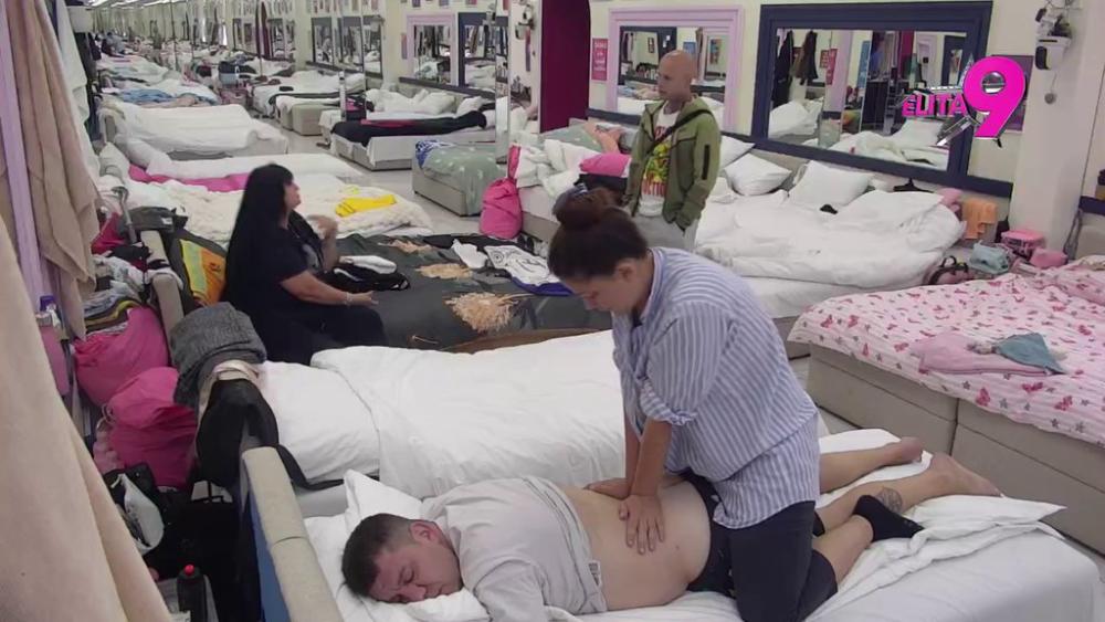 Ivana naskočila na zauzetog Ivana, pa mu priredila masažu iz snova: Svi se pitaju samo jedno! (VIDEO)
