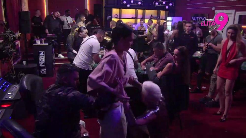 ŠTIKLE ĆE MU DOĆI GLAVE! Uroš se prosuo u Kazinu: Asmin i Mina udružili snage da mu pomognu! (VIDEO)