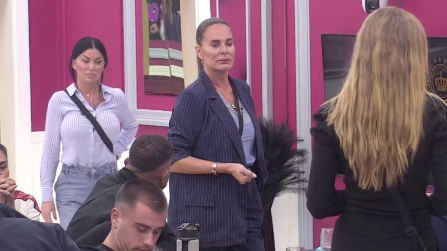 Bukti rat: Boginja pokazala koliko je hrabra, pa Kačavendi sasula izmišljenu istinu u lice! (VIDEO)