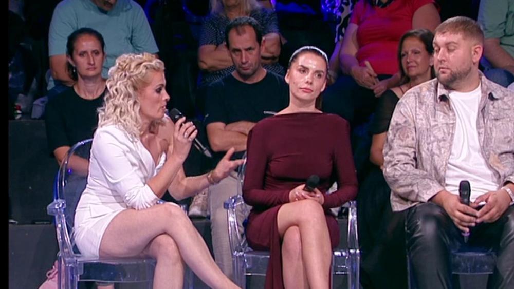Spremna da se igra psihološki s takmičarima: Jovana Nikolić ulazi da izvede eksperiment na cimerima! (VIDEO)