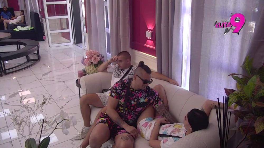 IZGLEDAŠ KAO TARZAN: Mina uputila prekor na račun Terzinog fizičkog izgleda, smatra da mu je potrebna HITNA promena! (VIDEO)