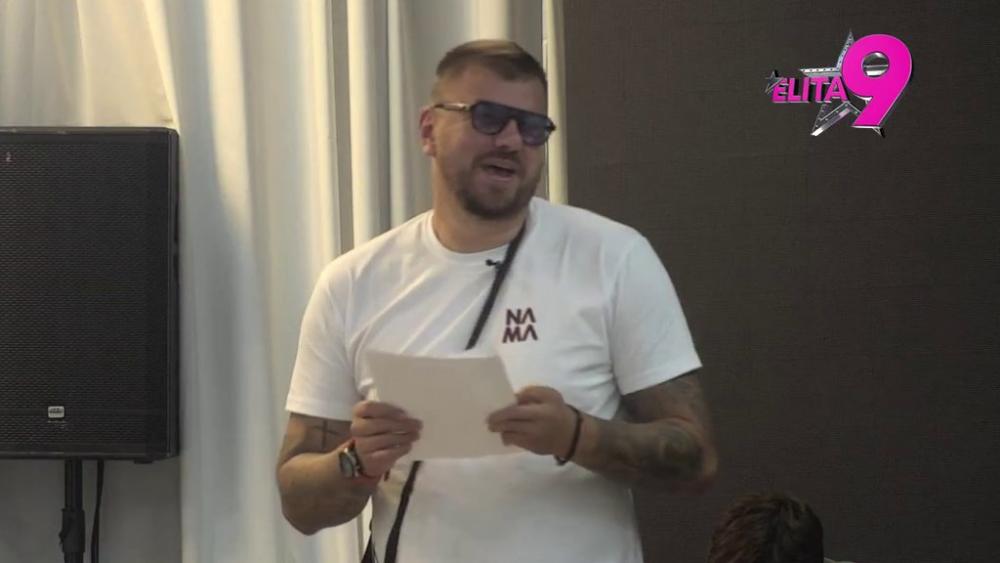 Već krenuo da deli ocene: Janjuš pred svima pročitao radove svojih učenika, njih pojeo blam! (VIDEO)