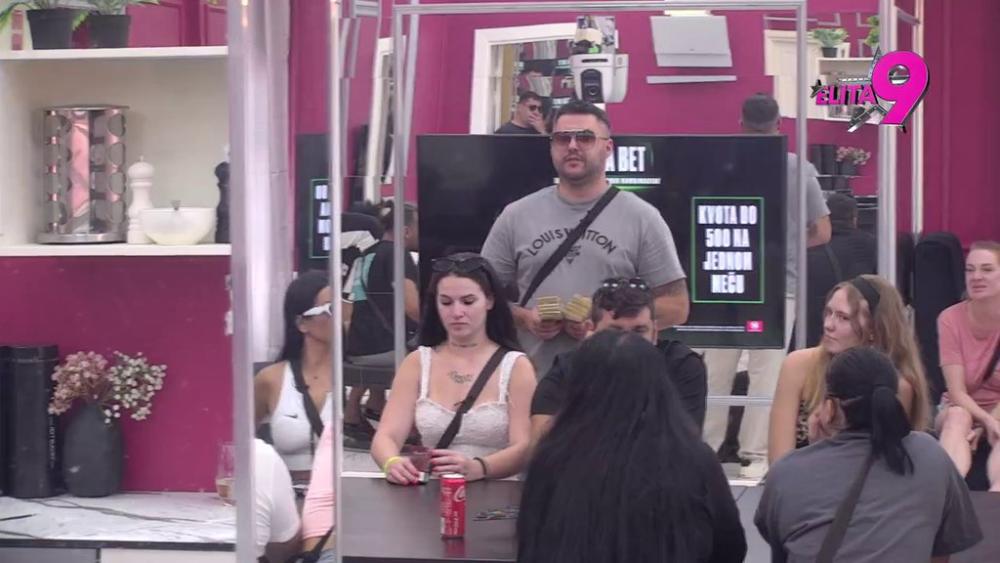 METEŽ U BELOJ KUĆI: Miljana upalila vređalicu, stavila ga na stub srama kao nikada do sad! (VIDEO)