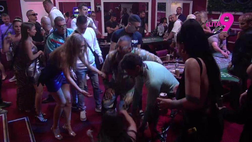 Popadali kao sveće: Bora i Uroš nastavljaju da prave haos! Zbog ludog plesa završili na podu! (VIDEO)