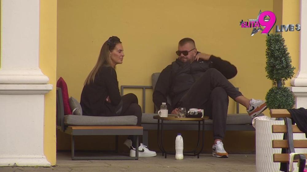 JEZIKOM SEČU KAO MAČEM: Kačavenda i Janjuš udružili snage, pa opleli po današnjim ženama! (VIDEO)