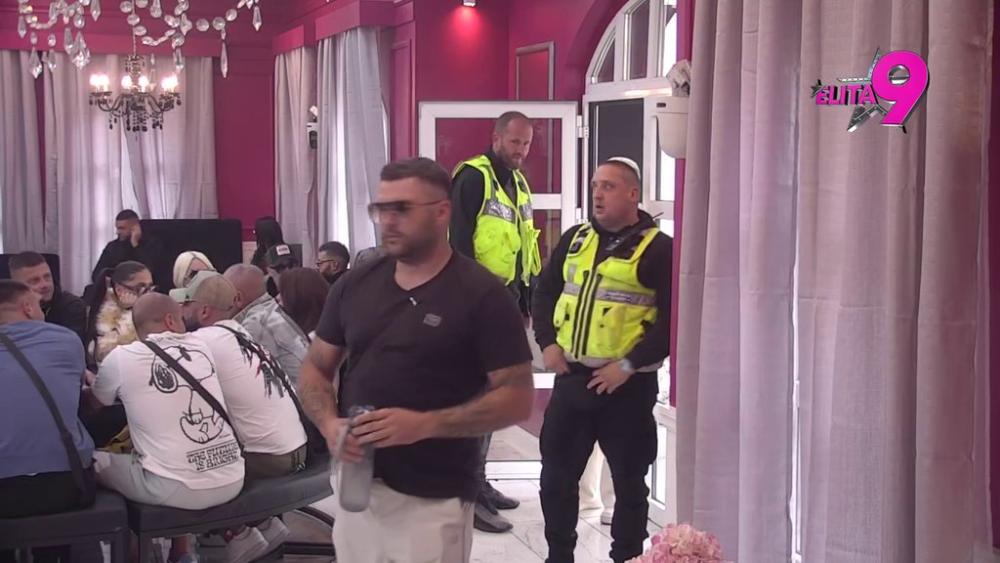 BIĆU TI NOĆNA MORA DEVET MESECI! Buketi rat Uroš i Asmina: Obezbeđenje uletelo munjevitom brzinom! (VIDEO)