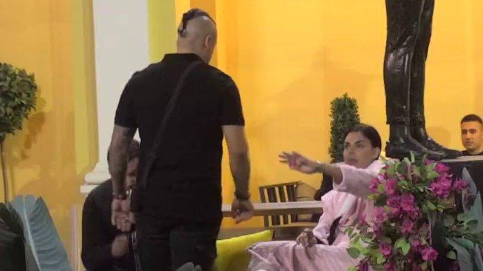 Pala mu roletna: Mina oduvala Terzu, on reži na sav glas! (VIDEO)