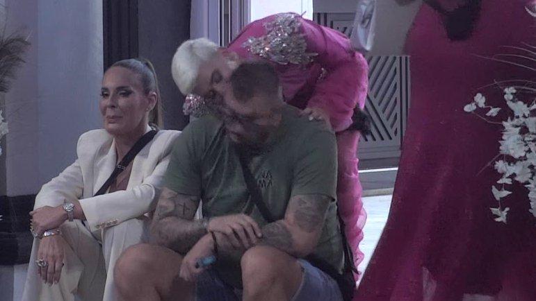 Dobio korpu! Uroš se zaleteo na Janjuša, on ga ODUVAO od sebe: Skloni mi ga, operisan sam... (VIDEO)