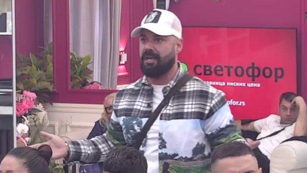 AU, KAKAV BLAM! Luka pokušao da optuži Nerija da je SLAGAO, crni sto na nogama (VIDEO)