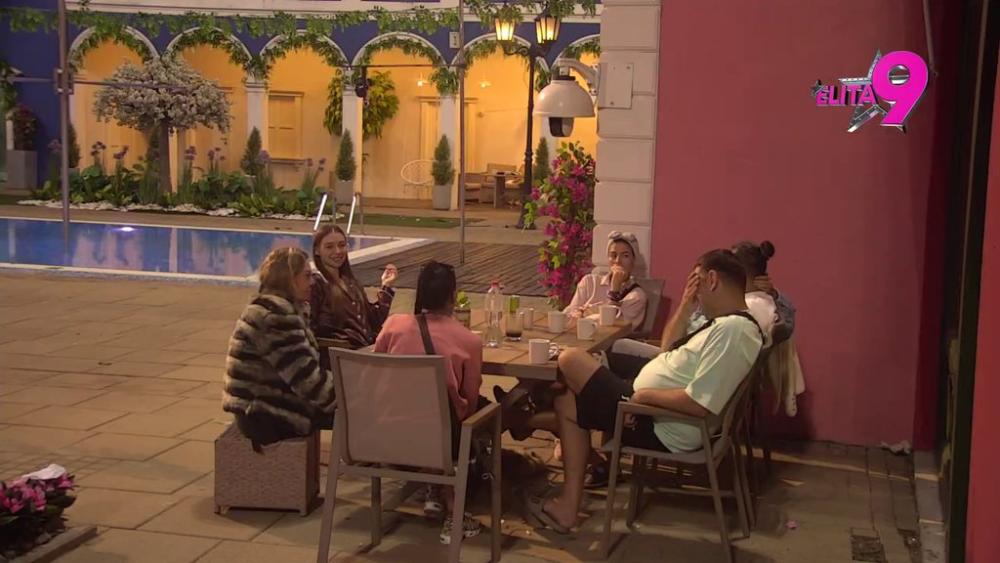 Bolje mu objasni, neću da se svađam sa čovekom: Bora Santana ubacio Saru u mašinu, Ivan ni ne sluti šta se dešava! (VIDEO)