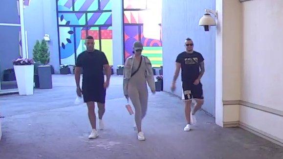 Pucnula prstima i on potrčao kao kučence: Mina Vrbaški za tili čas opet zavrtela mozak Terzi! (VIDEO)