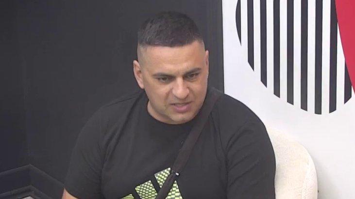 Sedi i bulji u njega dok je ne primećuje: Bebica siguran da Sara Stojanović nije normalna, osuo paljbu i po Luki! (VIDEO)